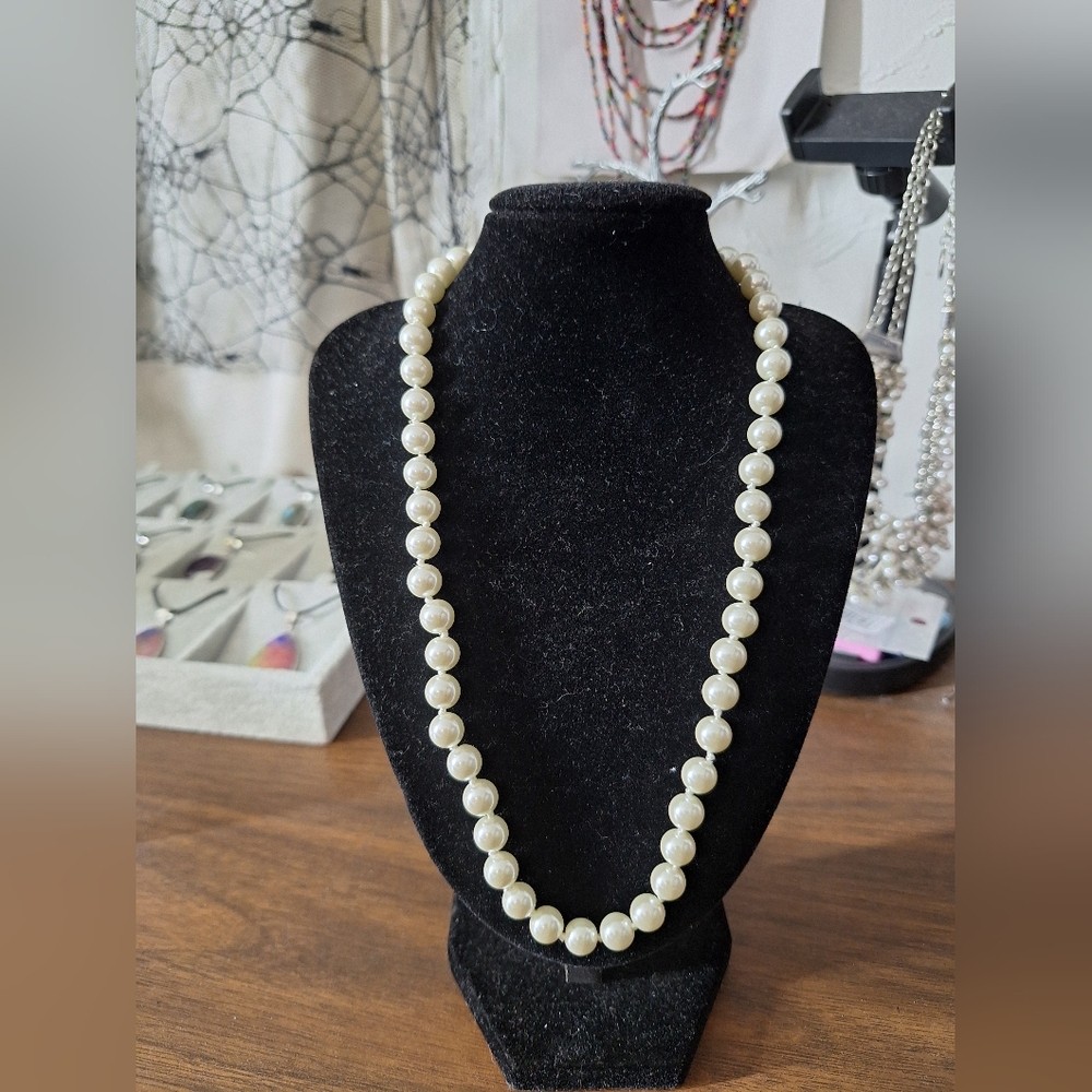 Fashion Accents pearl necklace
